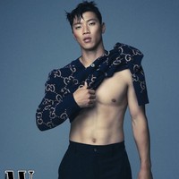 Kini Hwang Hee Chan kembali jadi topik hangat karena visualnya dalam pemotretan bersama W Korea dan Marie Claire Korea yang dirilis bersamaan, Kamis (15/12/2022). Foto: dok. W Korea