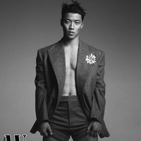 Dalam pemotretannya bersama W Korea, atlet 26 tahun itu memamerkan otot tubuhnya dalam balutan busana Gucci. Foto: dok. W Korea