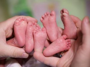 Ke Batam untuk Bersalin, Wanita Asal Lingga Melahirkan Anak Kembar di Kapal