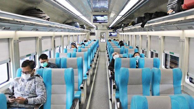 Ilustrasi Syarat Naik Kereta Api Desember 2022