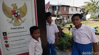 Rian dan Rossy mengakui, mengajari anak-anak butuh usaha yang luar biasa. Membentuk karakter, kepribadian, dan kemampuan dasar. Setiap hari mereka anak-anak dihadapkan dengan kondisi sosial yang keras di ibu kota.