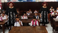 Pada tahun 2019 ibu guru kembar Rian dan Rossy dianugerahi Satyalencana Kebaktian Sosial. Satyalancana Kebaktian Sosial merupakan tanda kehormatan tertinggi yang diberikan pemerintah sebagai penghargaan kepada warga negara Indonesia atau seseorang yang telah berjasa dalam bidang perikemanusiaan pada umumnya.  