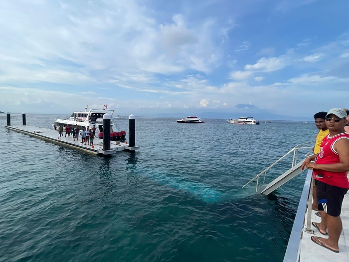 Kondisi jembatan MB dermaga Pelabuhan Banjar Nyuh Nusa Penida, Klungkung pasca insiden, Kamis (15/12/2022). (IST)