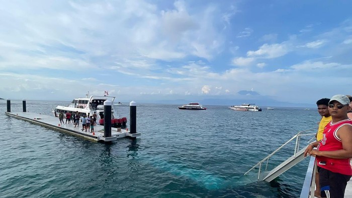 Kondisi jembatan MB dermaga Pelabuhan Banjar Nyuh Nusa Penida, Klungkung pasca insiden, Kamis (15/12/2022). (IST)