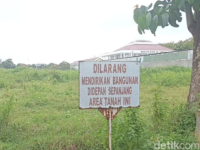 Lahan lokasi bakal calon rumah hadiah negara untuk Jokowi di Colomadu, Karanganyar, Jumat (16/12/2022).