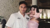Kabar kedekatannya dengan Jefri Nichol juga pernah menjadi topik hangat. Ini momen keduanya setelah makan di sebuah kafe. Foto: Instagram/YouTube