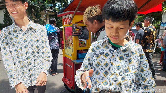 Mainan Nok-nok yang Dijual di Cimahi