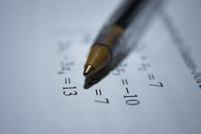 Akar pangkat 3 matematika.
