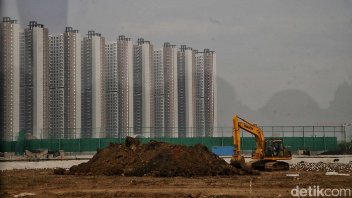 Pembangunan kawasan Pantai Indah Kapuk 2 dengan luas lahan mencapai 2.650 hektar yang dikerjakan sejak 2018 akan melingkupi apartemen, rumah, perkantoran hingga perbelanjaan yang diperkirakan akan dihuni mencapai 305.000 jiwa dengan total hunian 76.000 unit serta ditargetkan rampung seluruh pembangunan pada tahun 2025 mendatang, Jumat (16/12/2022).