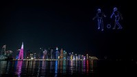 Gedung-gedung pencakar langit di Doha berhias lampu warna-warni selama Piala Dunia 2022.  