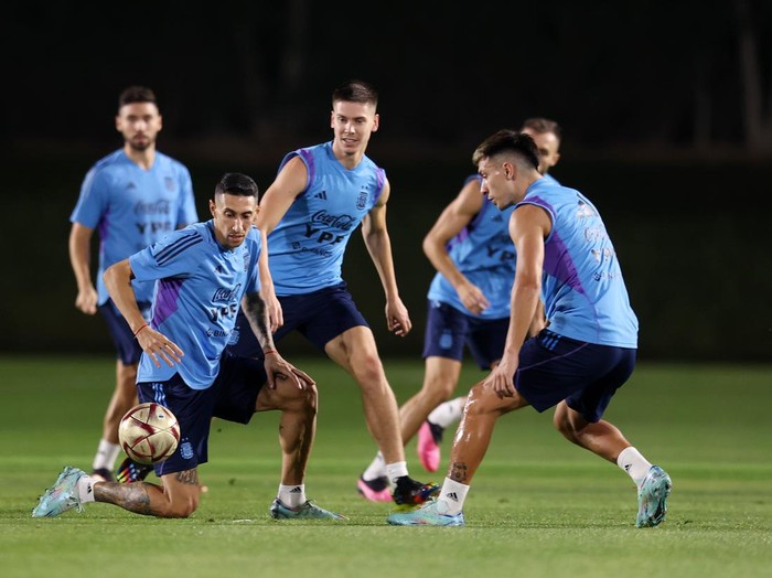 Timnas Argentina melakukan sesi latihan di Qatar University Training Site 3 di Doha, Qatar, Kamis (15/12/2022).