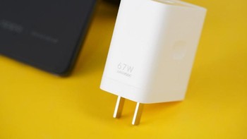 HP ini memiliki baterai4.300mAh dengan dukungan untuk pengisian kabel 44W. Foto: Sina Mobile