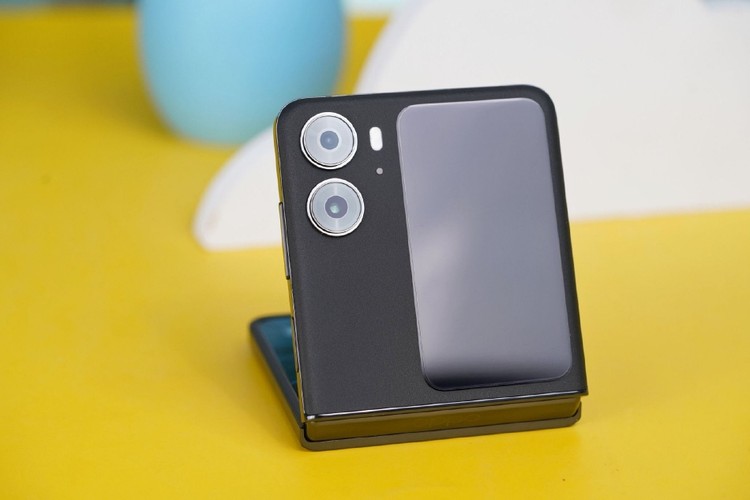 Oppo Find N2 Flip
