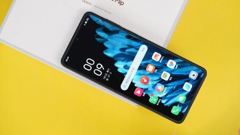 Find N2 Flip memiliki layar 6,8 inci FHD+ Samsung E6 AMOLED. Foto: Sina Mobile 