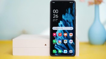 Layar ini mendukung refresh rate dinamis 1-120Hz, HDR10+ dan tingkat kecerahan hingga 1.600 nits Foto: Sina Mobile