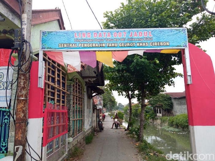 Pabrik Tahu Gejrot di Cirebon