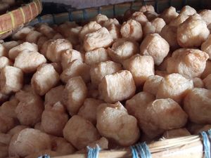 Melihat Proses Pembuatan Tahu Khas Cirebon