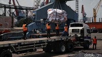 Direktur Utama Perum Bulog Budi Waseso memastikan stabilitas harga beras di pasaran dapat dijaga dengan bertambahnya stok cadangan beras pemerintah yang dikuasai oleh Bulog melalui masuknya beras impor.