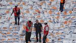 Penampakan 5.000 Ton Beras Impor Asal Vietnam di Tanjung Priok