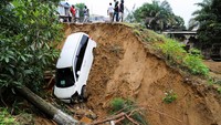 Sebelumnya pada November 2019, sekitar 40 orang di Kinshasa tewas akibat banjir dan tanah longsor.  