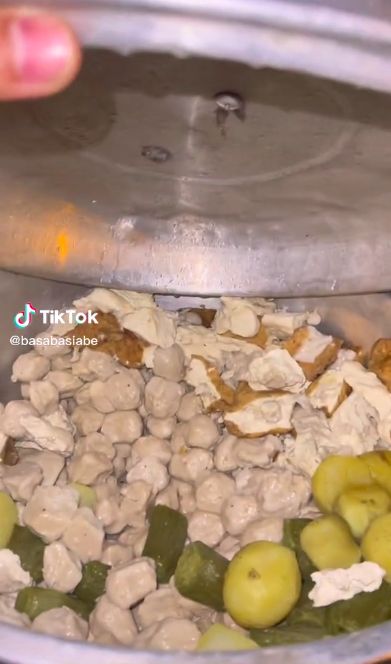 Penjual siomay jutek tapi kocak