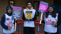 Aksi mogok ini pun akan kembali digelar pada Selasa (20/12) pekan depan. Apakah pemerintah setempat akan mendengar jeritan hati dari para pahlawan kesehatan ini? Foto: In Pictures via Getty Images/Mark Kerrison