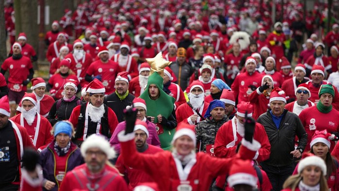 Runners, dressed as Santa Claus, take part in the 