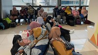 Ini penampakan puluhan Pekerja Migran Indonesia (PMI) yang akan ditempatkan secara nonprosedural ke Arab Saudi setelah melakukan inspeksi mendadak di Bandara Internasional Soekarno-Hatta, Tangerang, Banten pada Kamis (15/12/2022).