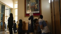 Biasanya yang melakukan ibadah di gereja ini adalah pekerja migran di Qatar yang berasal dari berbagai dunia. (AP Photo/Thanassis Stavrakis)  