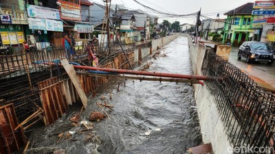 Proyek Penurapan Sungai pada Kawasan Langganan Banjir di Tangsel