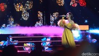 Kemudian, Raisa yang mengguncang penonton HUT Transmedia dengan suara merdunya. (Foto: Ari Saputra)