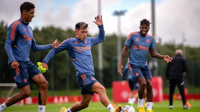 MANCHESTER, ENGLAND - AUGUST 25: (EXCLUSIVE COVERAGE) Raphael Varane and Lisandro Martinez of Manchester United in action during a first team training session at Carrington Training Ground on August 25, 2022 in Manchester, England. (Photo by Ash Donelon/Manchester United via Getty Images)