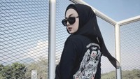 Keputusan berhijab Riesca Rose didukung sepenuhnya oleh keluarga hingga rekan-rekan. (Foto: dok Instagram)