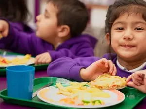 Dapat Sumbangan Rp 953 Juta, Sekolah Ini Bagikan Makanan Gratis