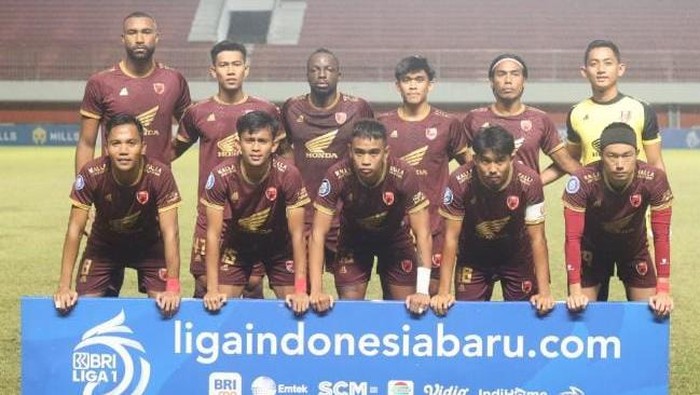 Skuad PSM Makassar melawan Madura United di Liga 1 2022/2023.
