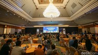 Dalam rakornas Kemenparekraf, ada tiga isu penting yang menjadi pokok pembahasan Rakornas Parekraf 2022. Isu pertama transformasi program pariwisata dan ekonomi kreatif yang lebih inklusif, berkualitas, dan berkelanjutan yang selaras dengan hasil agenda Presidensi G20 tahun 2022, hasil WCCE 2022, dan juga keketuan ASEAN 2023.