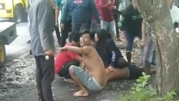 Suasana setelah pria di Probolinggo mengamuk dengan sajam ke warga