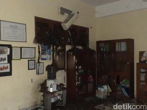 SMP Domenico Savio Semarang Tertimpa Longsoran Tumpukan Sampah