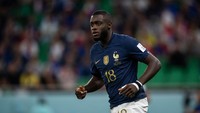 Pemain kedua adalah Dayot Upamecano. Upamecano sendiri telah merasakan gejala saat pertandingan melawan Inggris. (Foto: Getty Images/Marvin Ibo Guengoer - GES Sportf)
