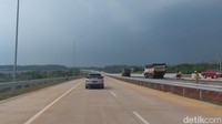 Selama dibukanya jalur ini secara fungsional saat Nataru, pengendara tidak akan dikenakan tarif tol alias gratis. Alasannya, jalan ini masih beroperasi secara fungsional sehingga tarif belum diberlakukan.
