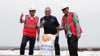 Zulkifli Hasan memastikan Pemerintah akan terus menjaga stabilitas harga dan pasokan beras nasional. Pemerintah berupaya memperkuat Cadangan Beras Pemerintah (CBP) dengan meningkatkan jumlah stok cadangan beras di Perum Bulog.