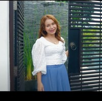 Melalui akun YouTube pribadinya Rossa memamerkan villa miliknya yang terletak di Seminyak, Bali. Seperti villa-villa di Bali, villa milik Rossa itu punya pintu masuk yang tidak besar dengan pagar berwarna hitam. Foto: YouTube/Rossa Official