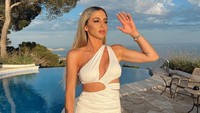 Ada juga Caro Calvagni, pacar dari Nicolas Tagliafico. Foto: Instagram