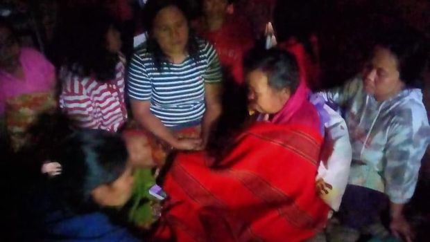 Warga Desa Miallo, Tana Toraja mengungsi akibat khawatir banjir bandang dan longsor susulan.