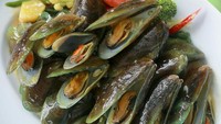 Jadi primadona di warung tenda seafood, inilah menu kerang hijau berbalut saus tiram. Dibuat dari paduan bumbu halus dan saus, coba ikuti resep berikut untuk membuatnya. Foto: iStock 