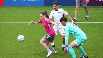 Momen Bambang Pamungkas Tampil di FIFA Legends Cup