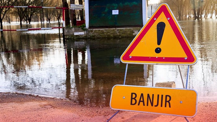 Banjir bandang melanda Kecamatan Sukanagara Kabupaten Cianjur, Jawa Barat. Banjir tersebut menerjang lima desa, ratusan rumah warga terendam air.