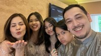 Cut Tari dan Richard Kevin mengemas rumah tangganya dengan keharmonisan. Foto: dok. Instagram Cut Tari
