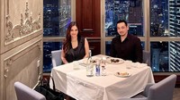 Cut Tary dan Richard Kevin merayakan dengan makan malam berdua. Foto: dok. Instagram Cut Tari