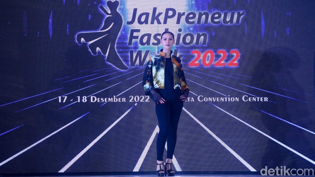 Peragaan busana ini diselenggarakan pada 17-18 Desember 2022.